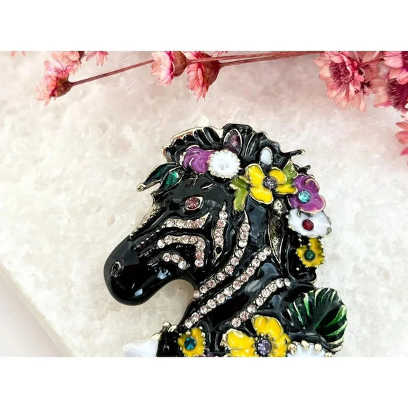 Mint Black Enamel Gold Toned Rhinestone Floral Vintage Horse Vintage Brooch - Picture 8 of 10